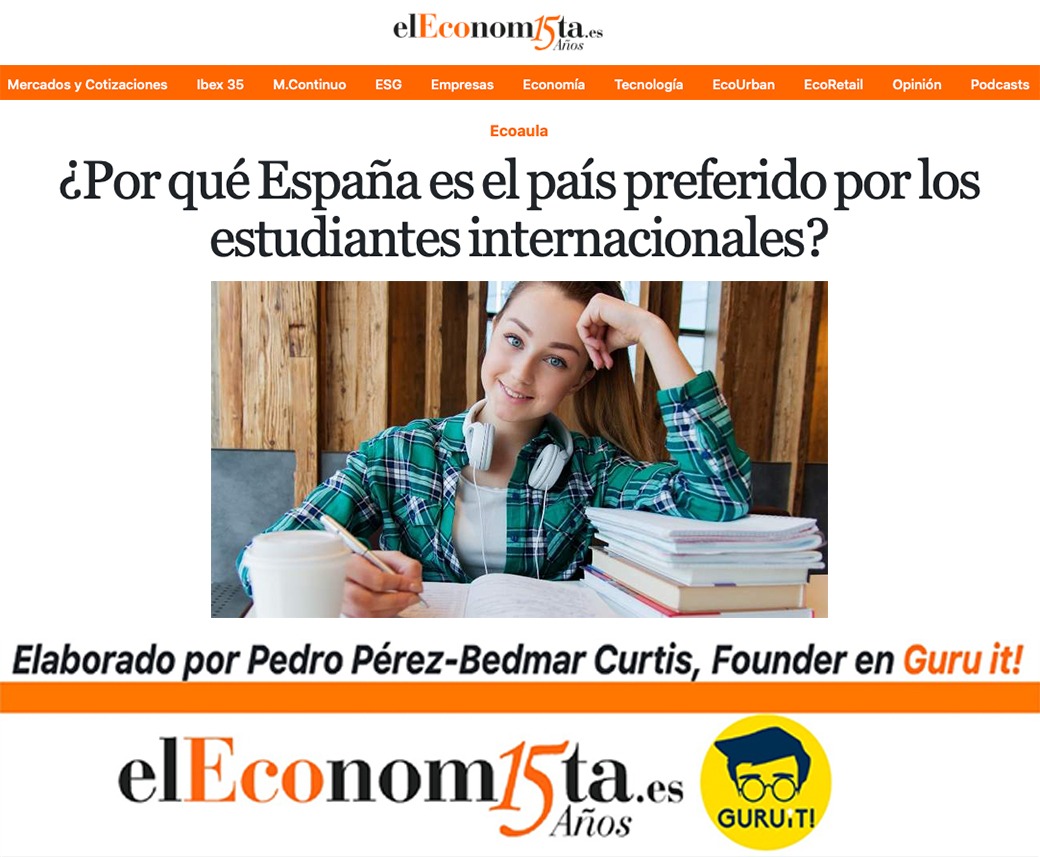 chica estudiante con los libros en la mesa